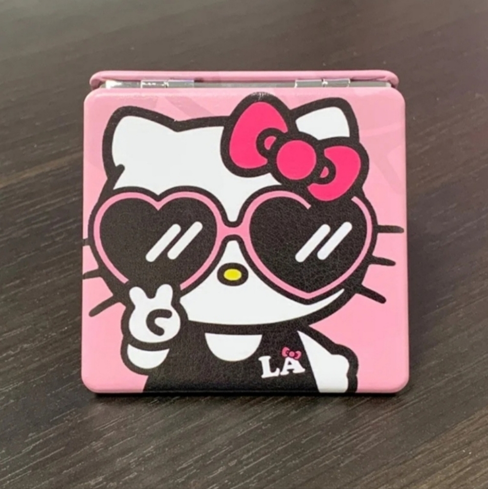 Hello Kitty Pink Comb and Mirror Set - Picture 3 of 3